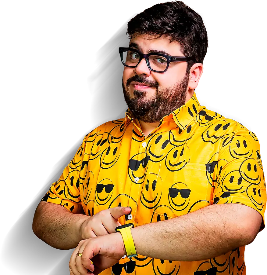 Bruno UAU sorrindo e olhando o relógio