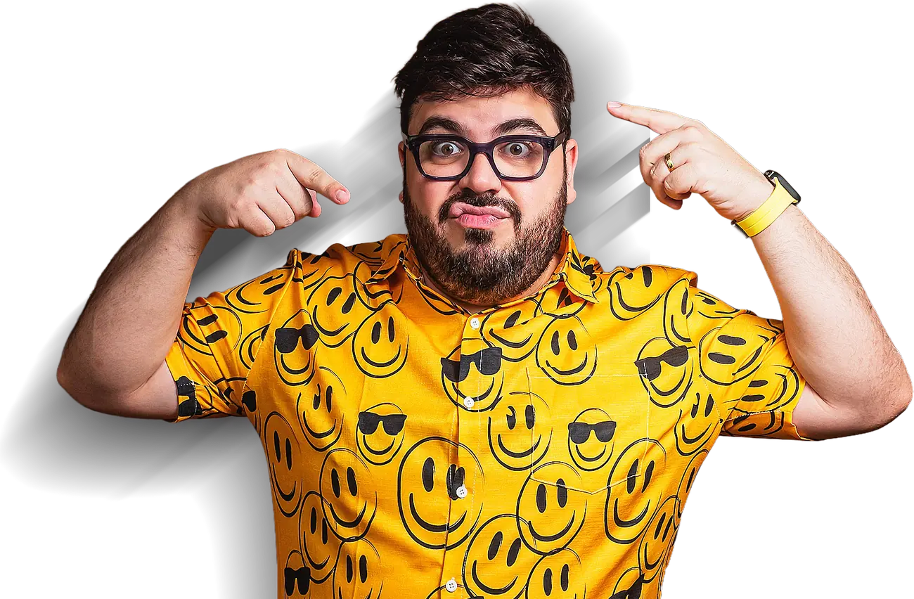 Bruno UAU apontando para si mesmo com cara de deboche