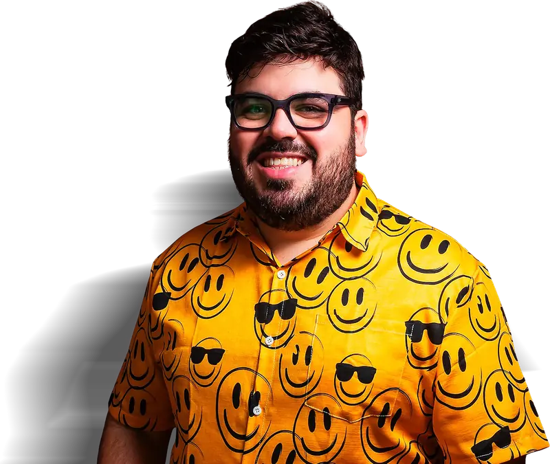 Bruno UAU sorrindo de camisa amarela de smileys