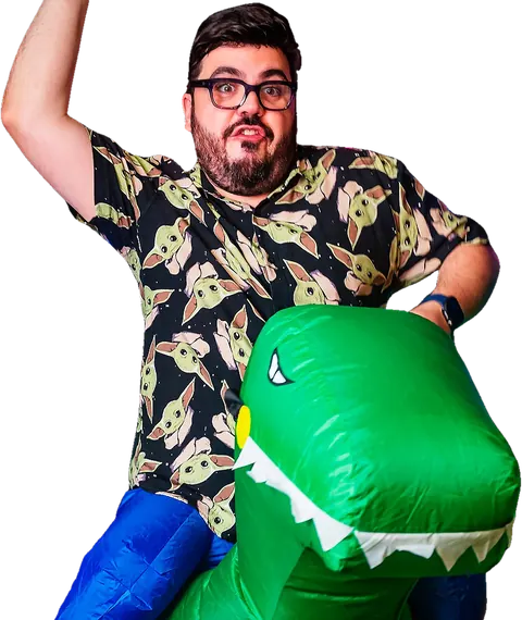 Bruno UAU montado num dinossauro inflável