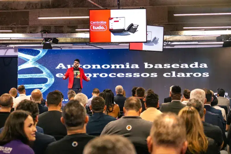 Plateia do TIP Conecta assistindo ao Bruno UAU