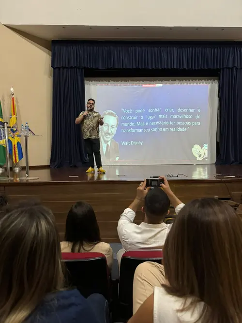 Plateia do Sebrae MS assistindo o Bruno UAU